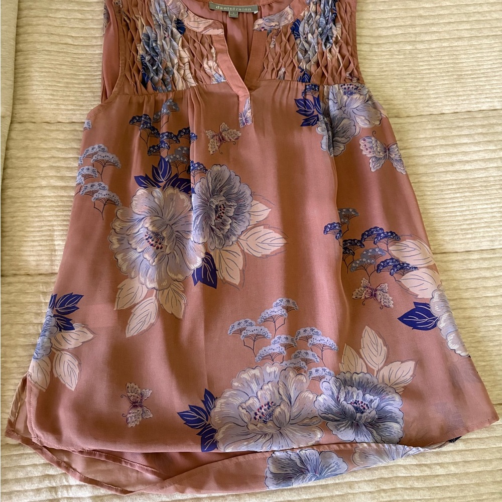 Daniel Rainn Dusty Pink Floral Smocked V-Neck top